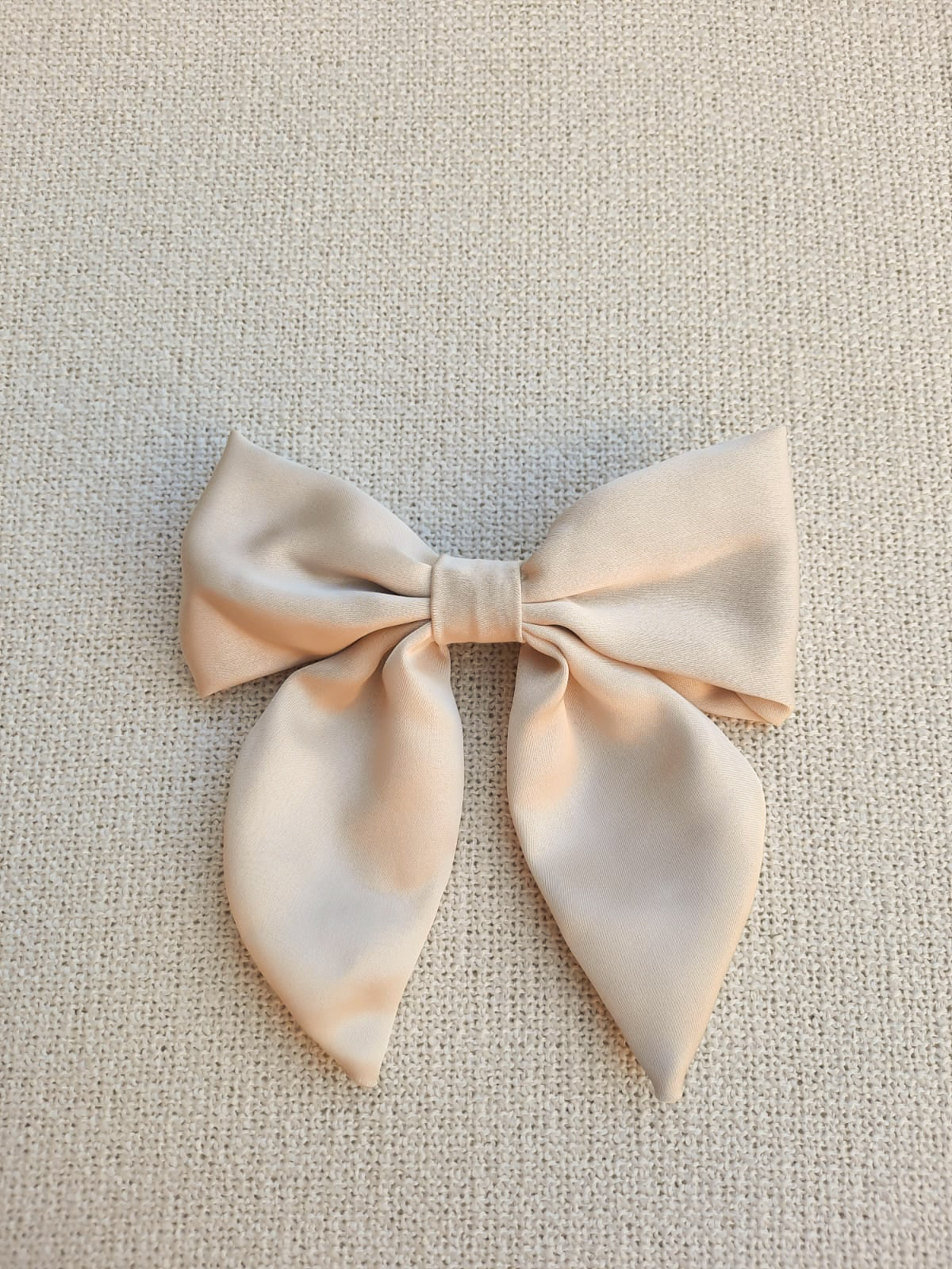 BOW BARRETTE